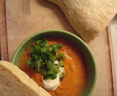 Paprikasuppe med græsk yoghurt