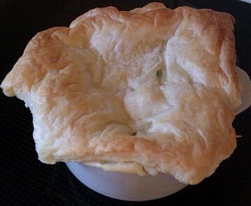 SMÅ KYLLINGEPIES MED BACON OG BUTTERDEJ