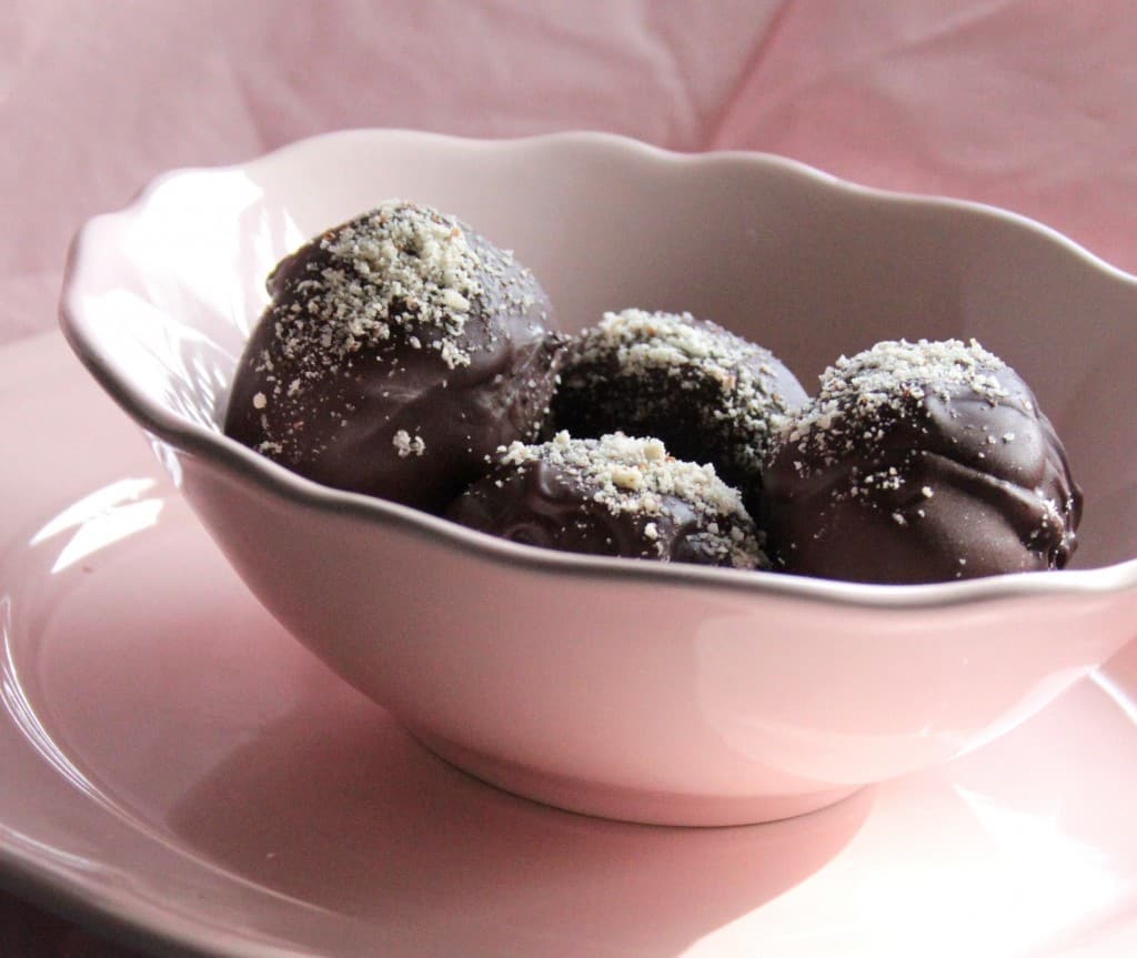 hjemmelavet påskeæg med marcipan og chokolade