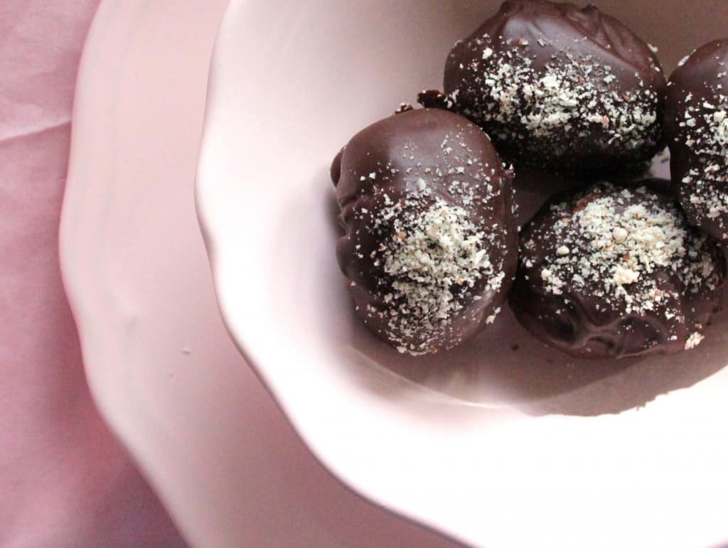 hjemmelavet påskeæg med marcipan og chokolade hjemmelavet påskeæg med marcipan og chokolade - marcipanæg