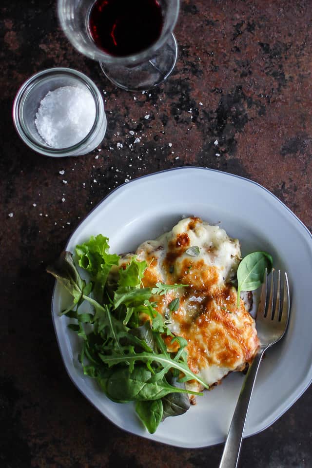 Moussaka med aubergine og kartofler - opskrift - aftensmad