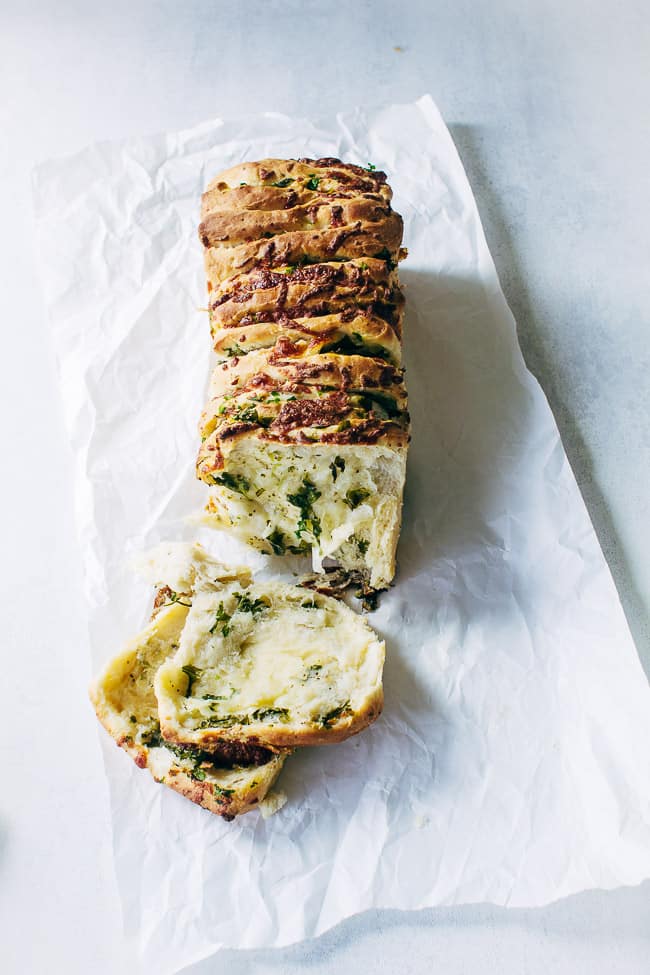 Pull apart bread with herbs - opskrift på brød med krydderurter og ost