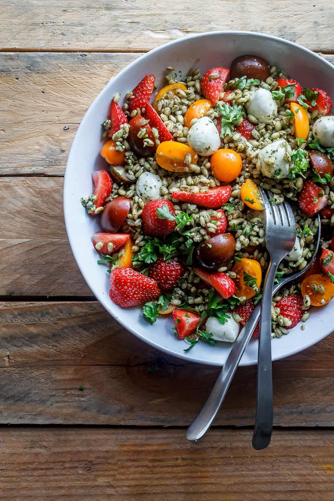 Salat med jordbær
