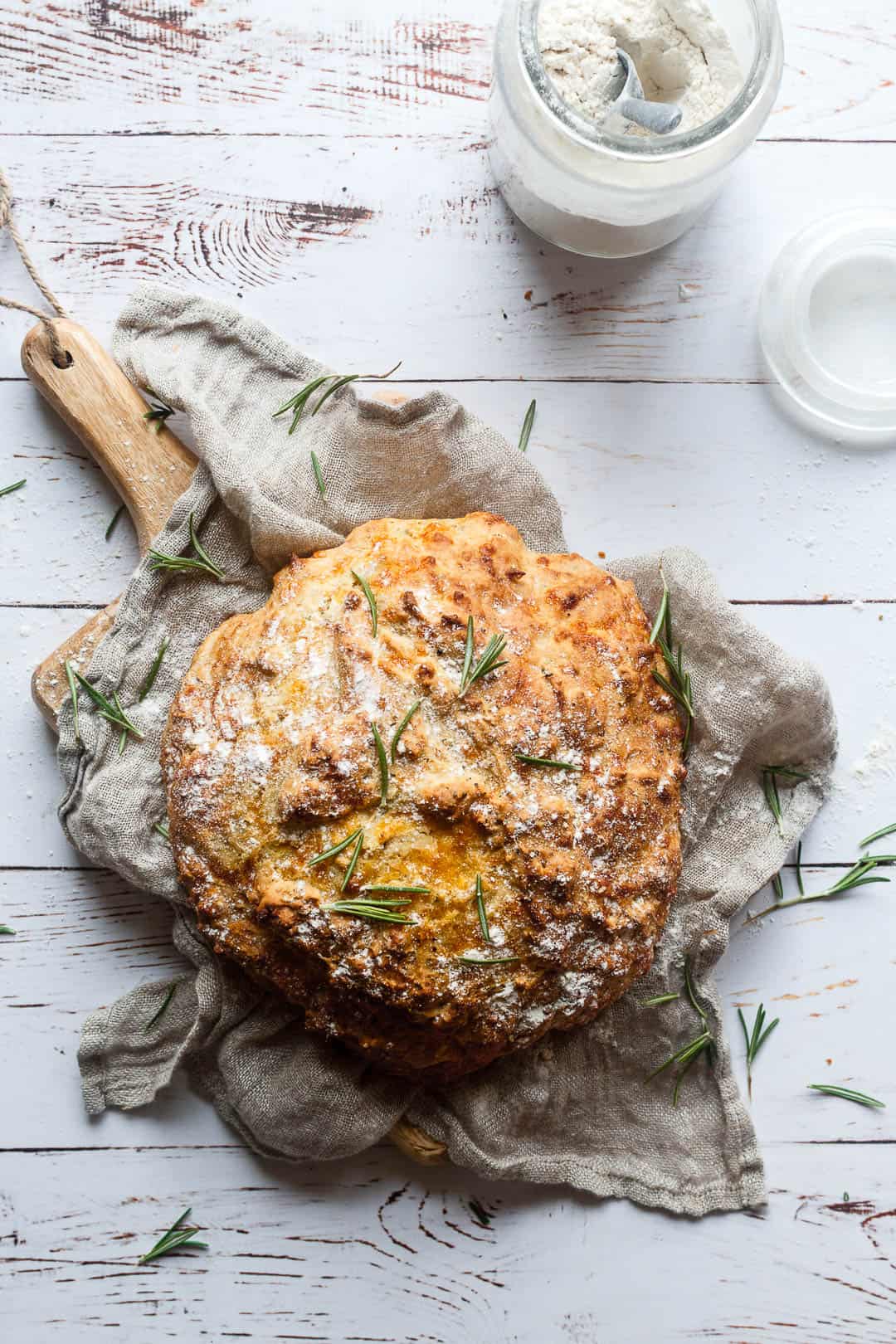 soda bread - brød med cheddar og rosmarin - madbrød