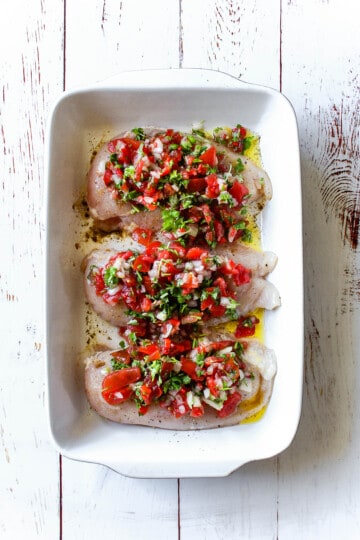 Bagt kylling med hjemmelavet salsa (Pico de Gallo, Salsa Fresca) - mexicansk mad - opskrift med kylling