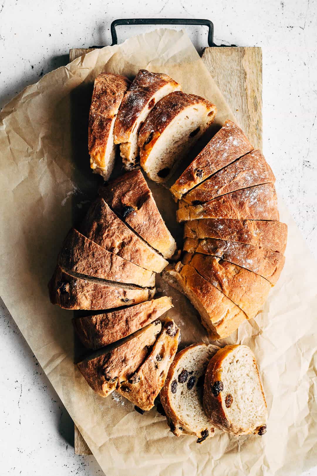 Rosinbrød med kærnemælk - opskrift på brød med rosiner