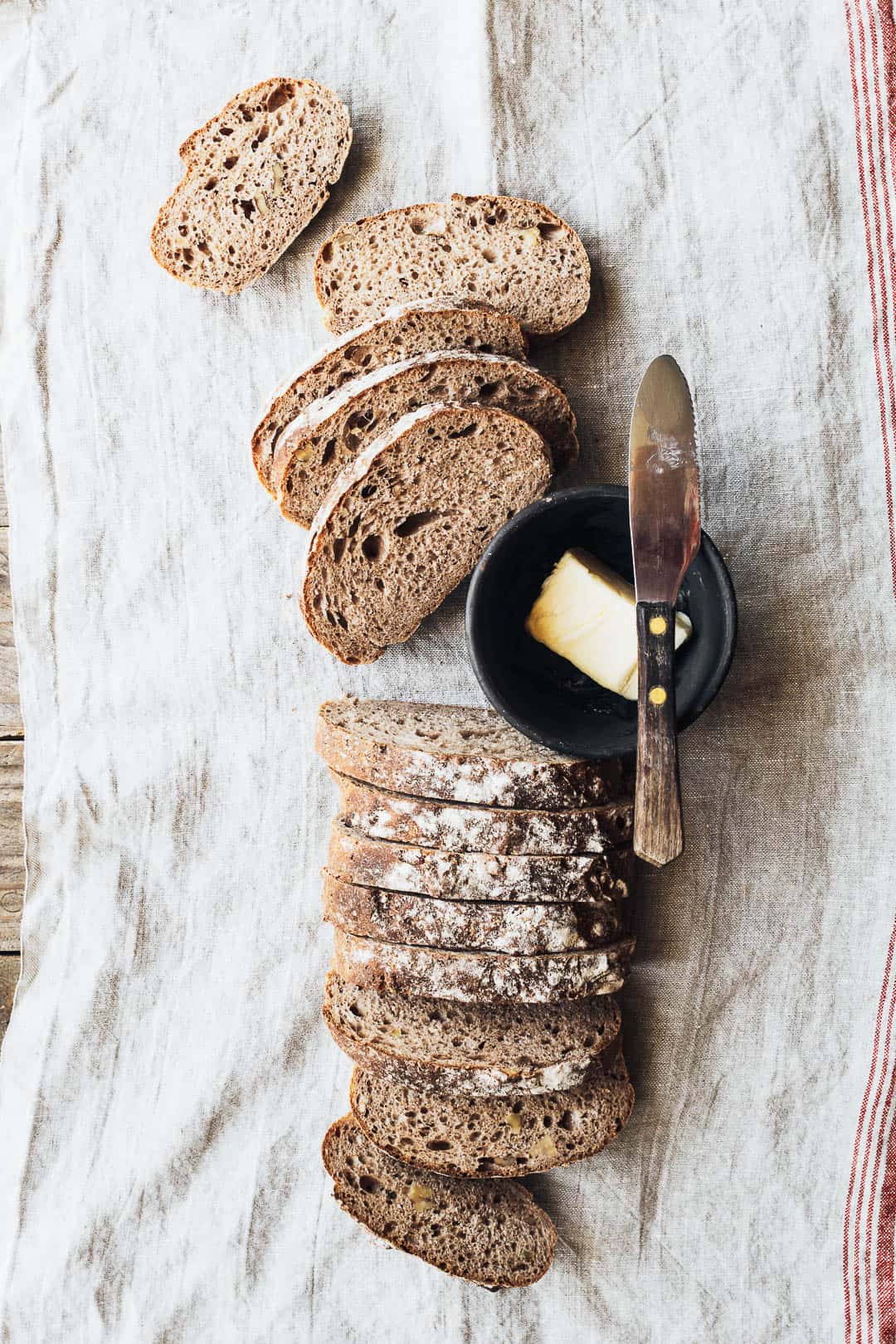 Valnøddebrød med porter - opskrift på brød med valnødder