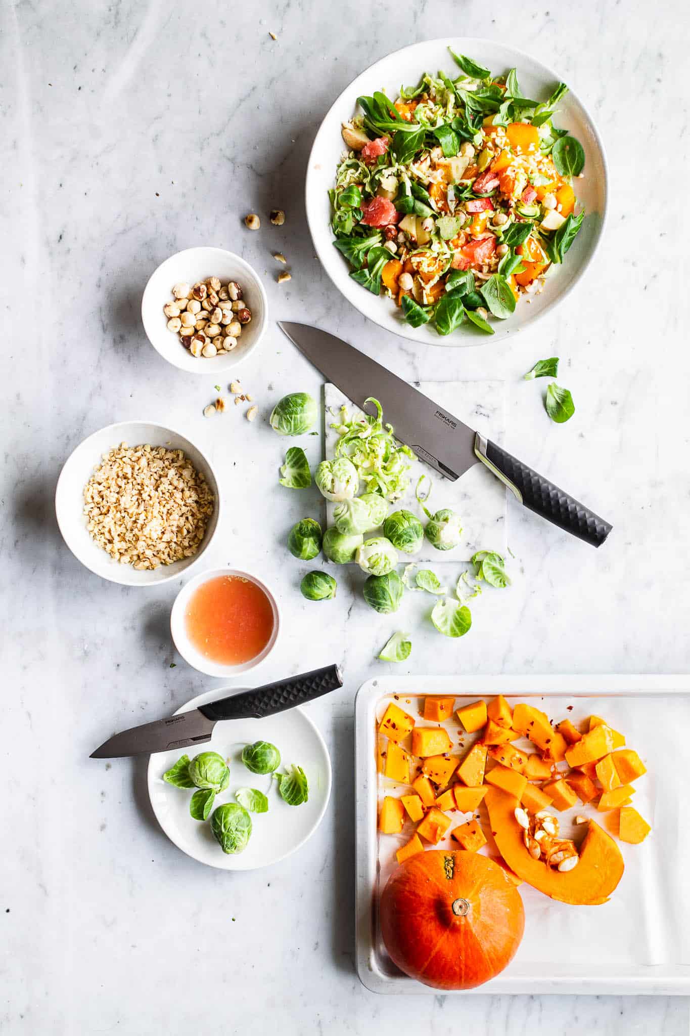 Græskarsalat med kikærter, æble og lækker appelsindressing