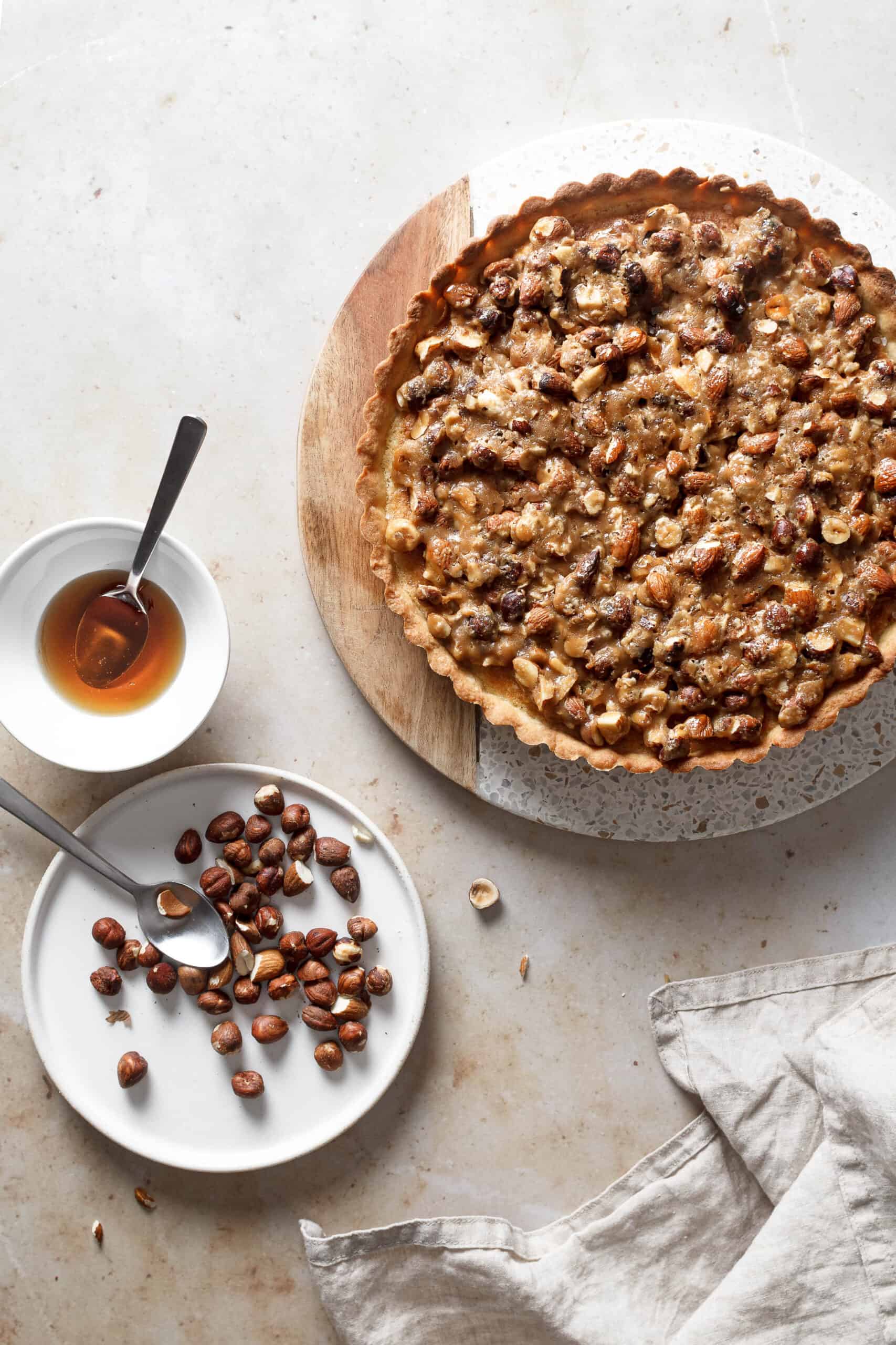 Toscatærte - opskrift på toscakage med mazarin, karamel og nødder