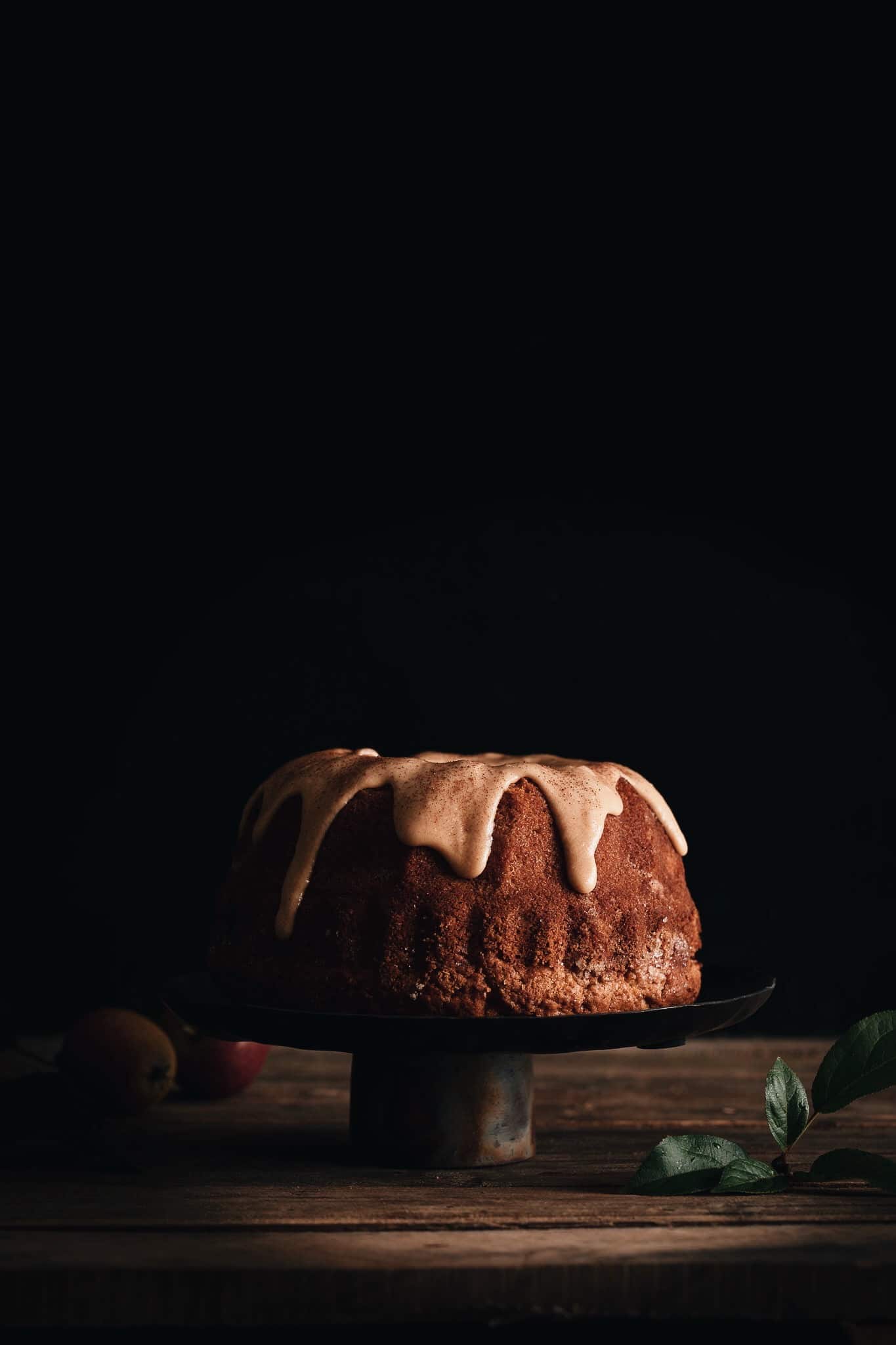 Æblekage - opskrift på svampet æblekage med kanel