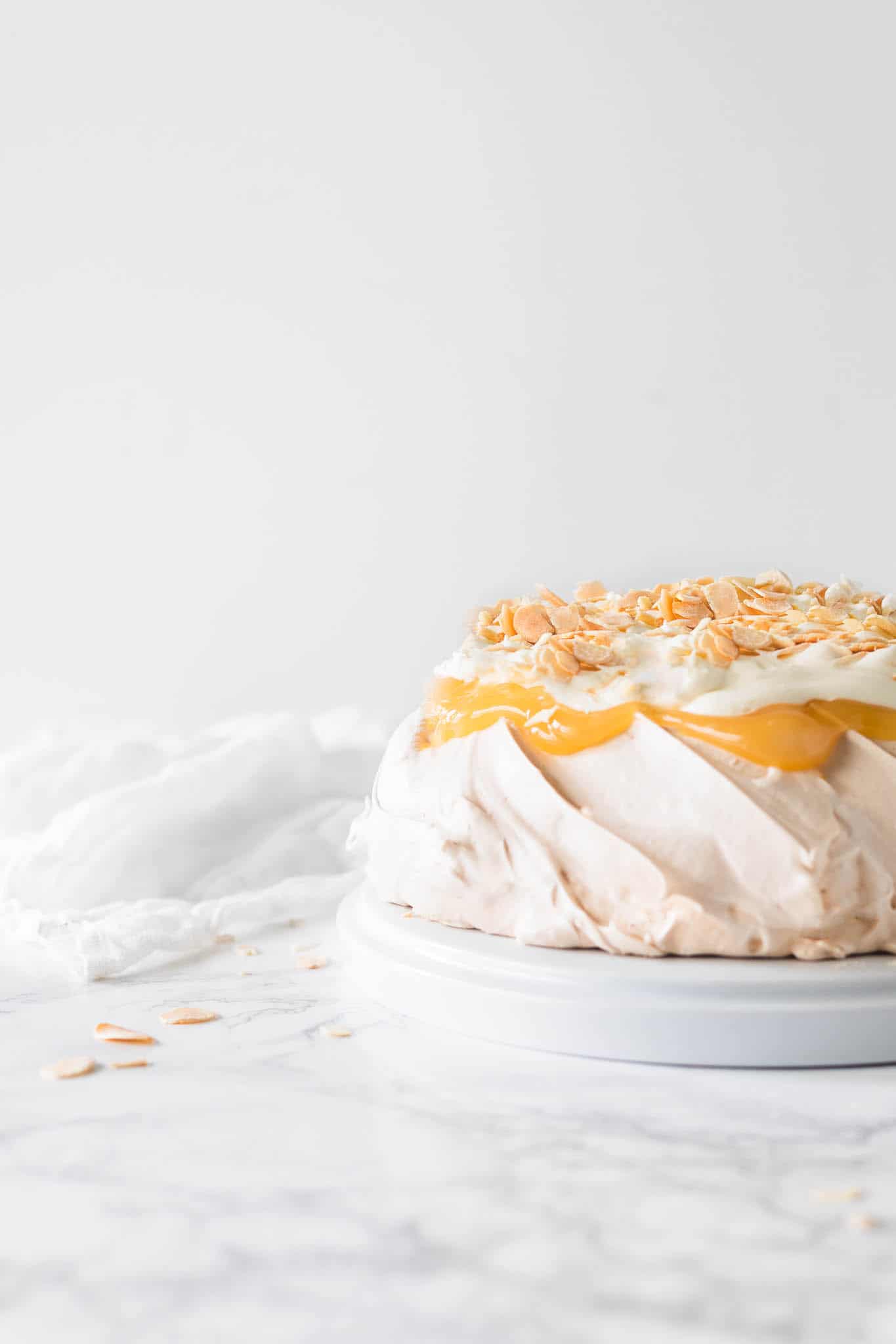 Pavlova - marengsbund med flødeskum