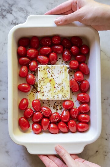 Feta pasta tiktok - opskrift på bagt feta pasta med tomat