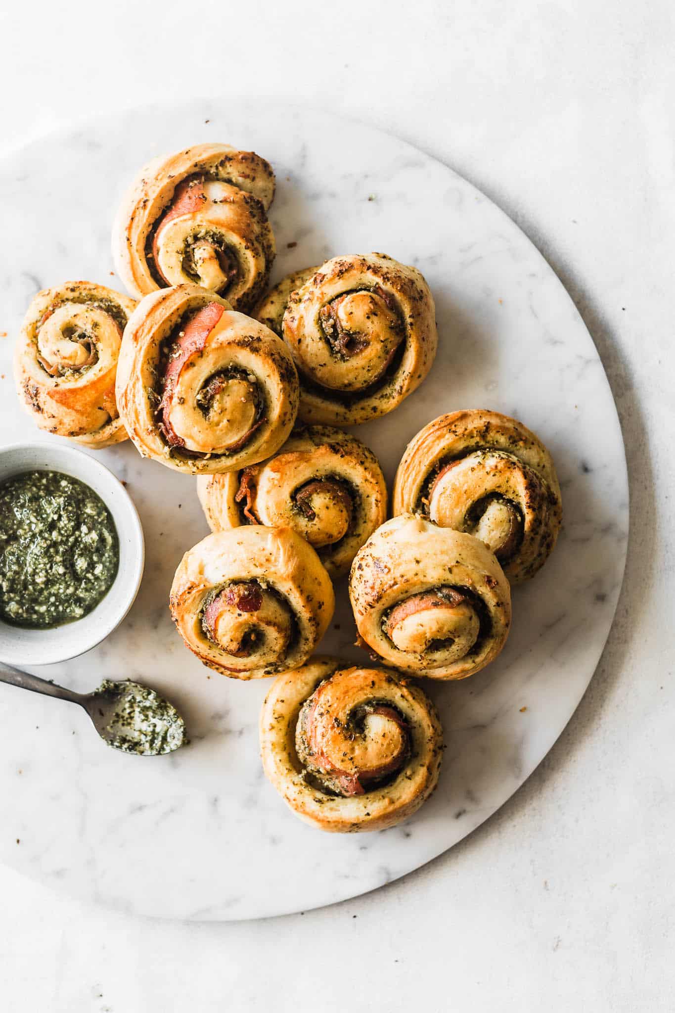 Pestosnegle - opskrift pizzasnegle med pesto 