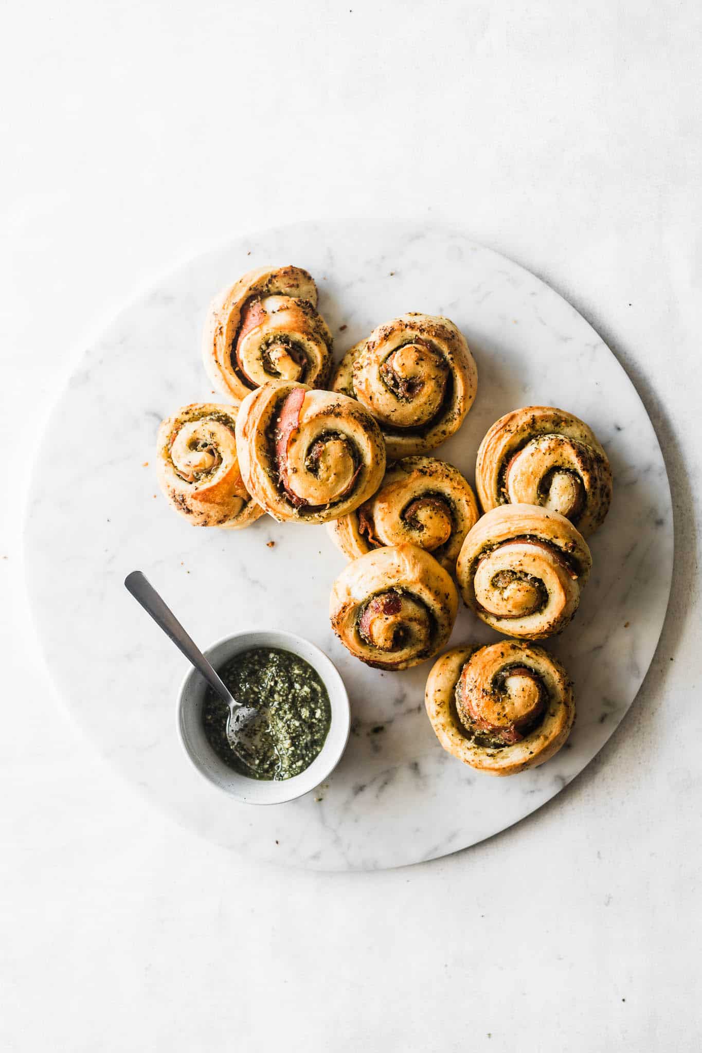 Pestosnegle - opskrift pizzasnegle med pesto 
