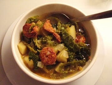 Savoykålssuppe med kartoffel og chorizo