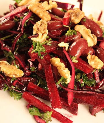 RØDKÅL/RØDBEDESALAT MED BØNNER, PERSILLE OG VALNØDDER