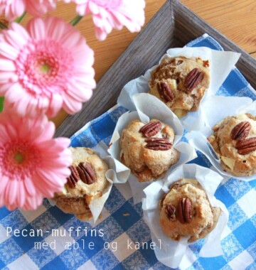 Muffins med pecannødder, æble og kanel