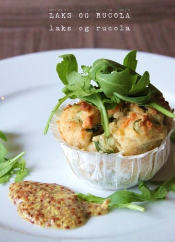 Madmuffins med laks og rucola