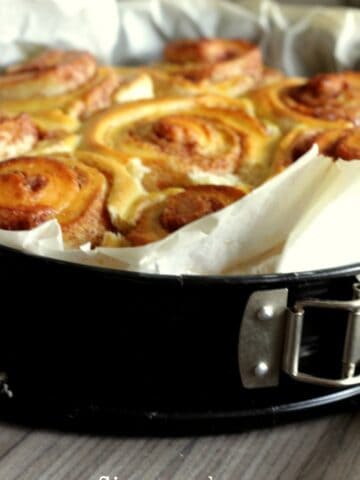 Kanelsneglekage bagt i form