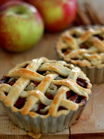 Apple pie - opskrift på amerikansk æbletærte med flettet låg
