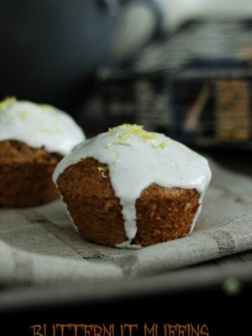 Halloween muffins med butternut squash og citronglasur