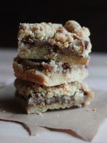 Æble og kanel kager med crumble