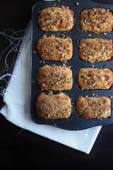 Små mandelbrød med saltet topping