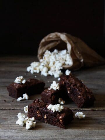 brownies med popcorn - opskrift