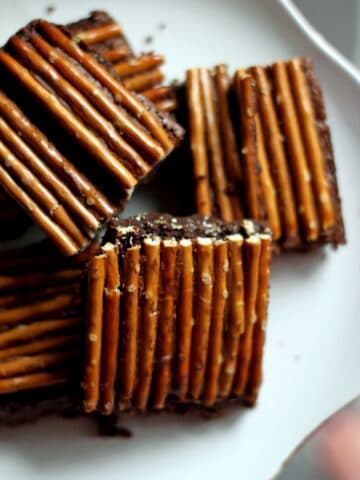 brownies med saltstænger