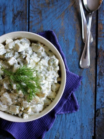 Kold kartoffelsalat - opskrift på klassisk kartoffelsalat