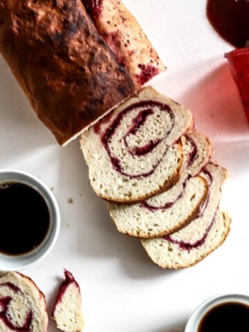 brød med bær
