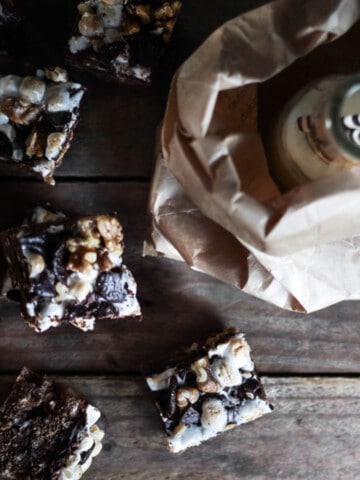 små rugbrød med chokolade