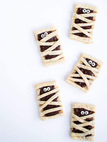 Mummy chocolate pop tart - fun recipe for Halloween