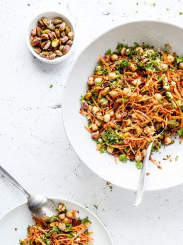 Marokkansk salat med kikærter, gulerødder og quinoa