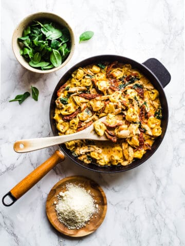 Tortellini med soltørrede tomater, parmesan, spinat og kylling-4