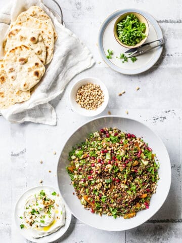 Quinoasalat med granatæble, abrikoser og citrusfrugter - opskrift quinoa