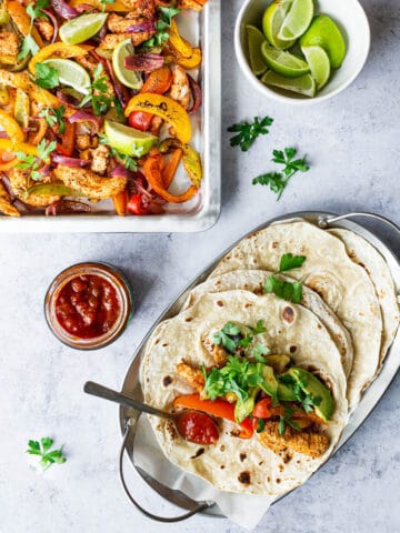 Fajitas med kylling og peberfrugt - opskrift på mexicansk mad