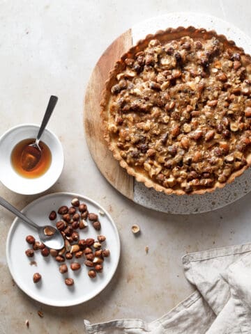 Tosca tærte - opskrift på toscakage med mazarin, karamel og nødder