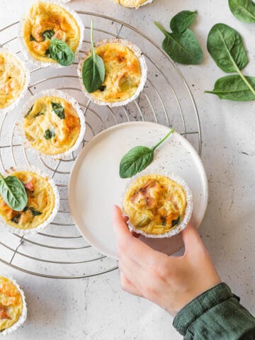Æggemuffins med skinke, kartofler og spinat