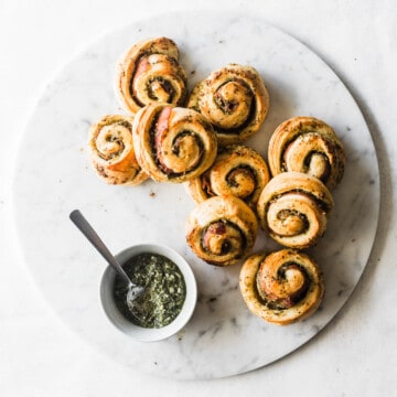 Pestosnegle - opskrift pizzasnegle med pesto