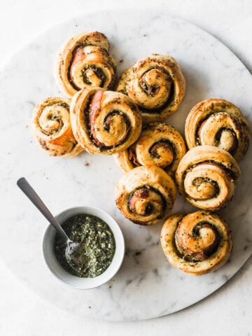 Pestosnegle - opskrift pizzasnegle med pesto