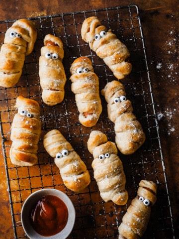 mumie pølsehorn - halloween opskrift