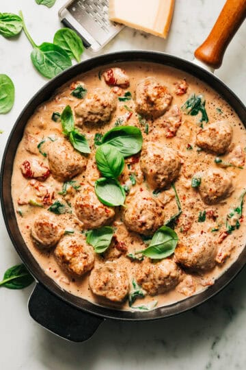Italienske kødboller med soltørrede tomater og parmesansauce