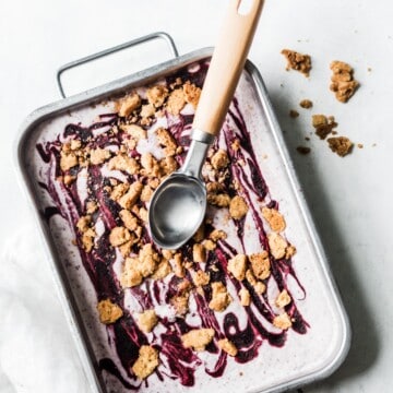 Is med brombær og crumble